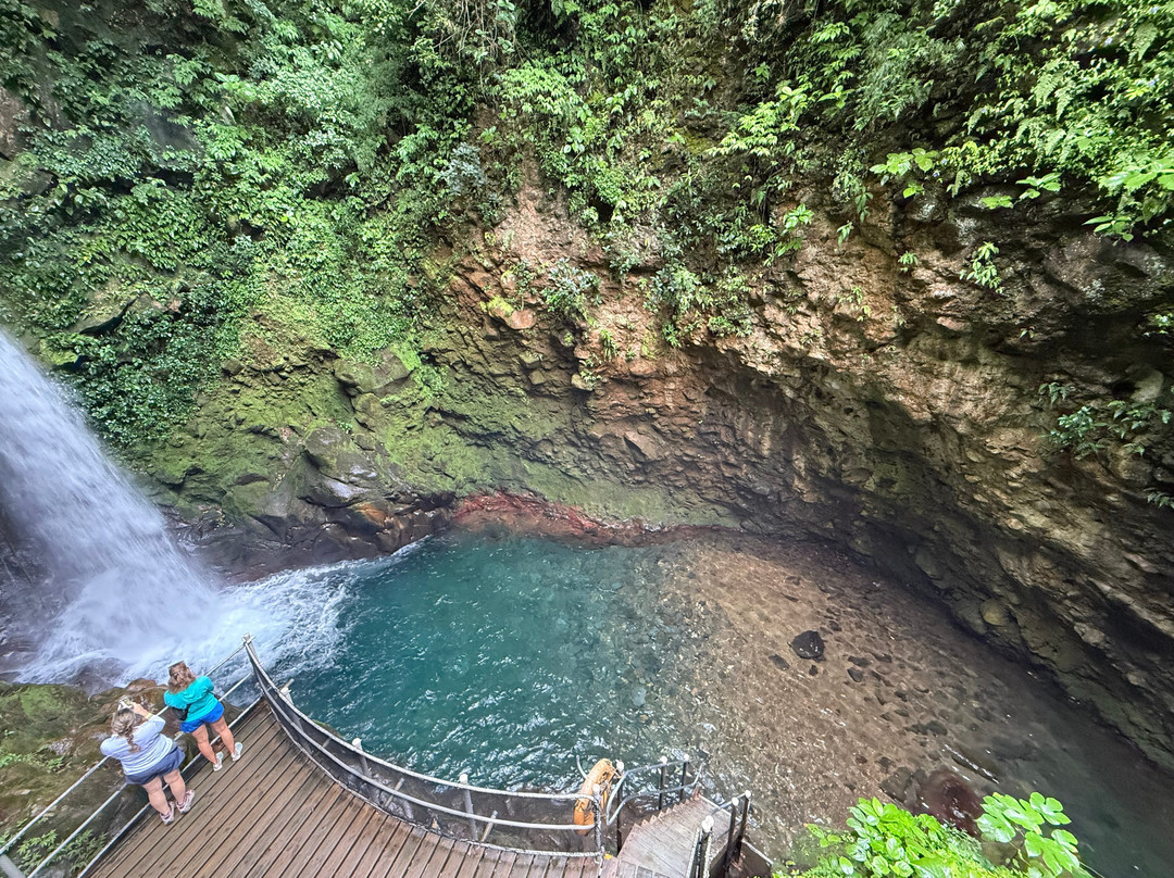 Oropendola Waterfall-利比里亚必去景点