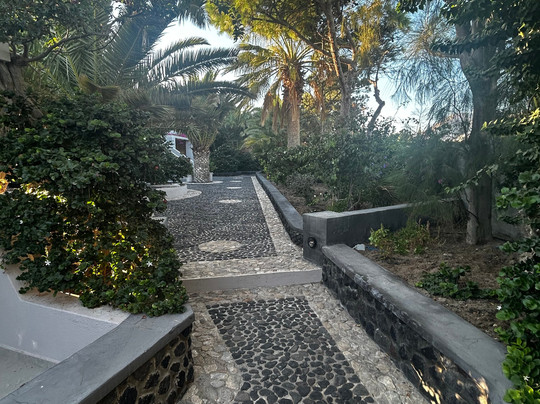 玛丽莉亚乡村酒店主图