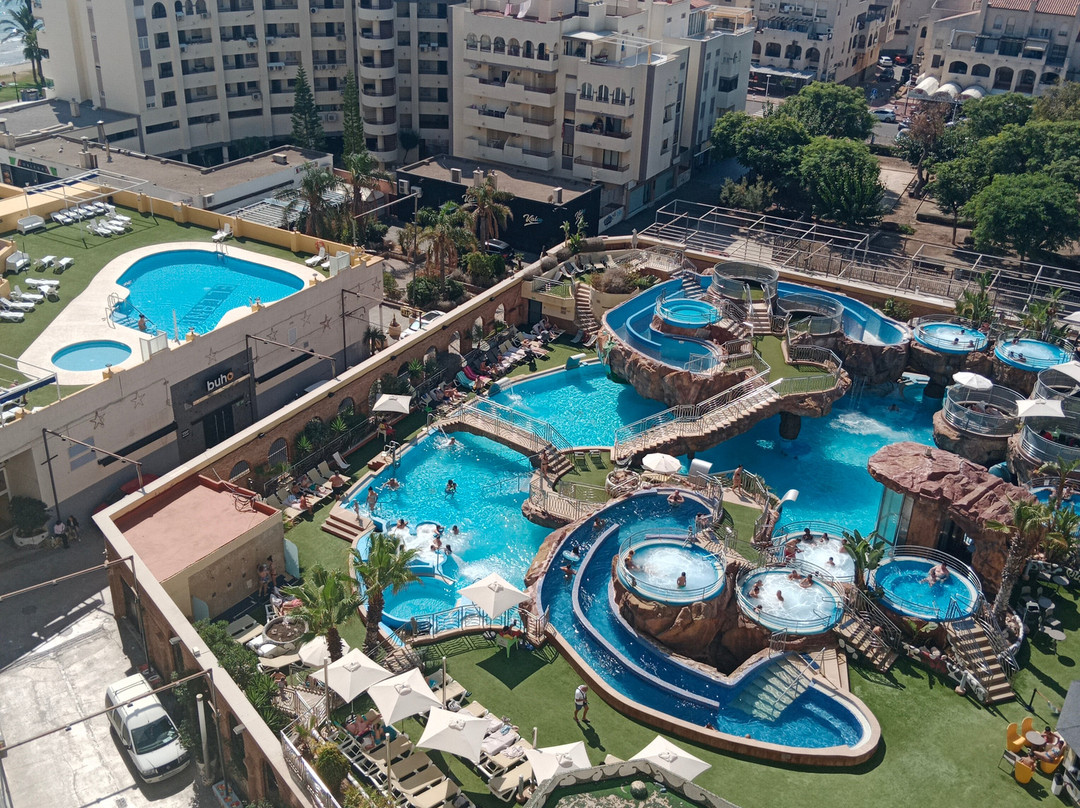 公爵大酒店主图