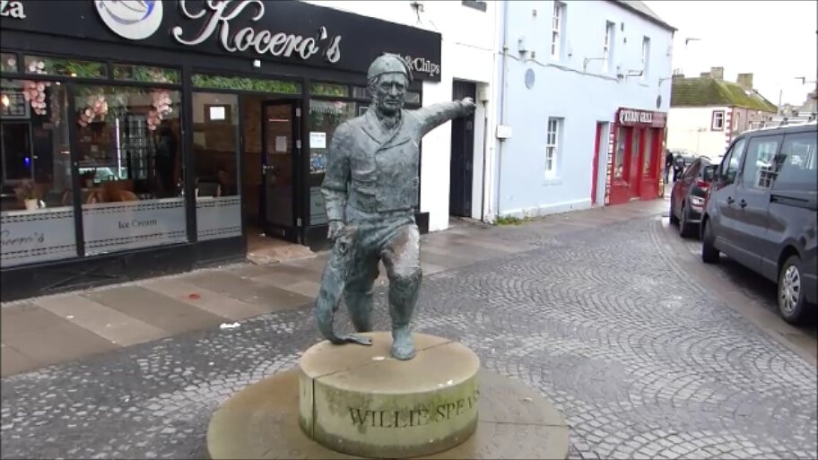 Willy Spears Statue-Eyemouth必去景点