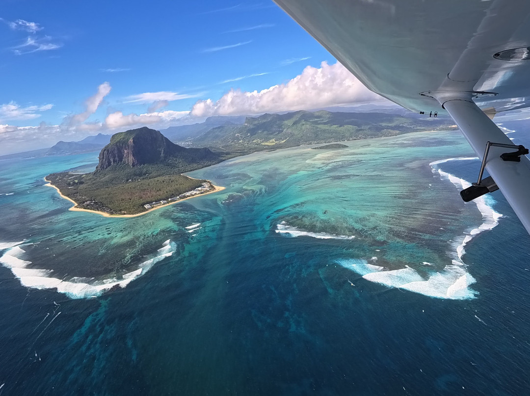 Underwater Waterfall-莫纳山必去景点