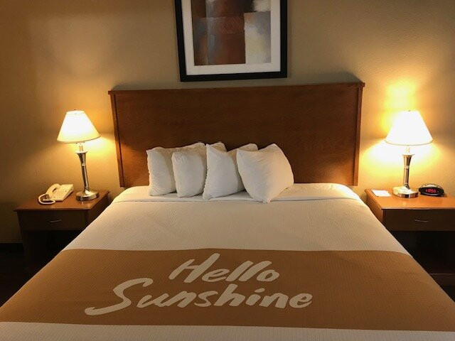 菲尼克斯城华美达旅店主图