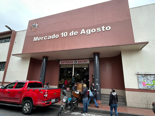 Mercado 10 De Agosto-昆卡必去景点