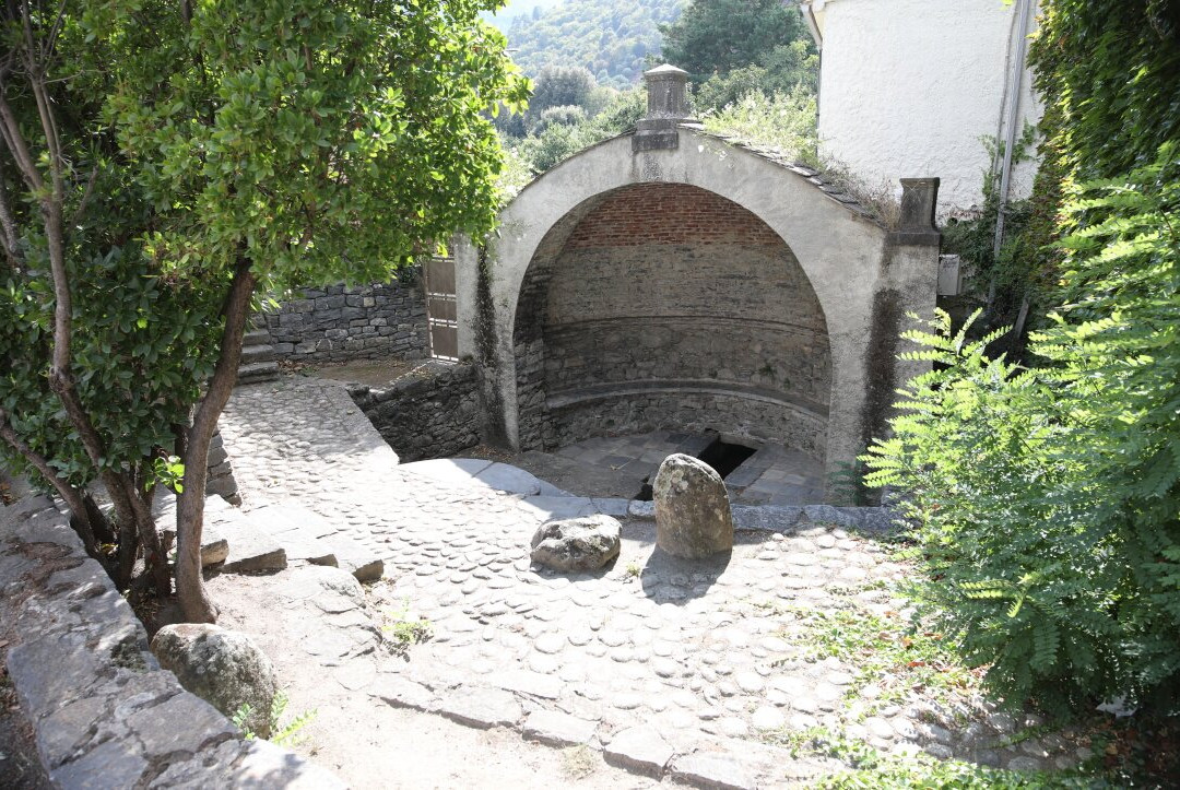 Fontaine (Rue pont vieux)-Corte必去景点