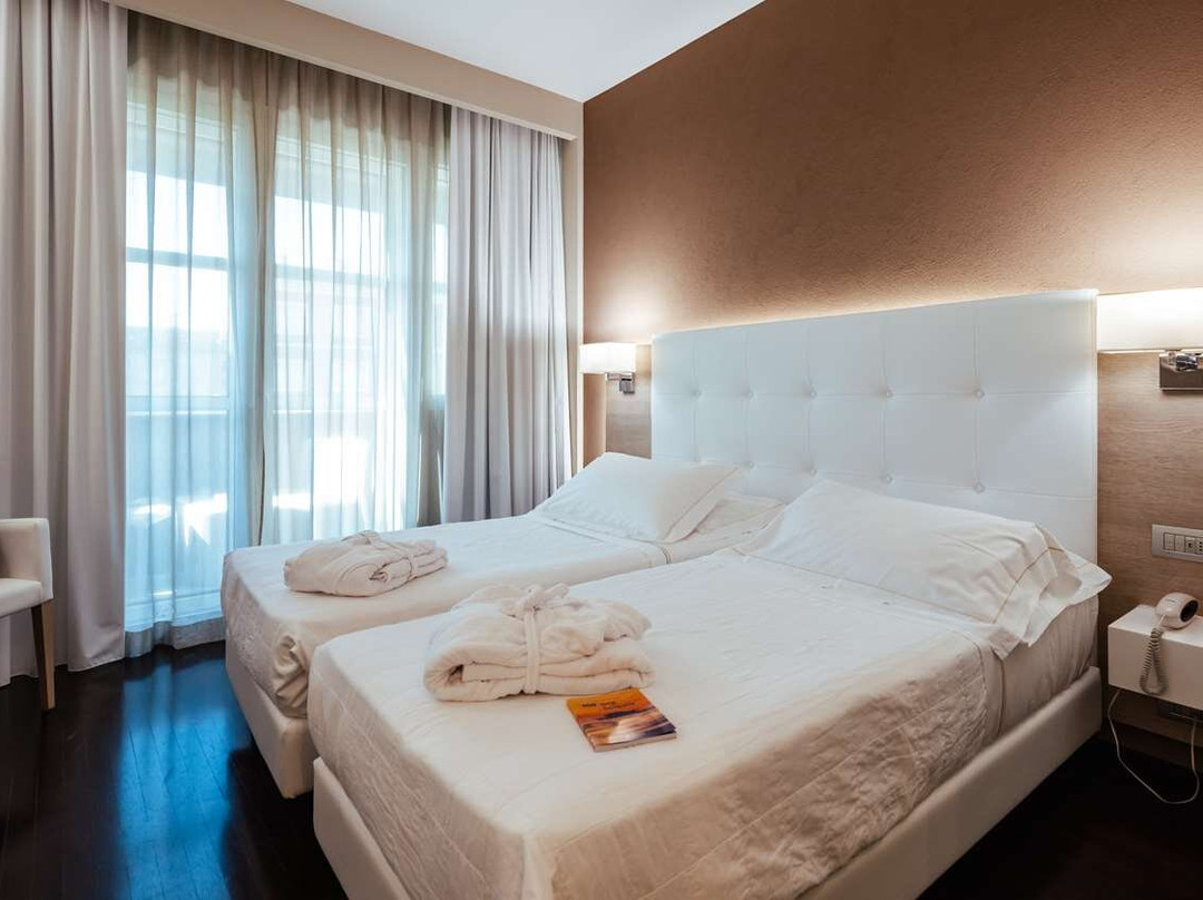 杜奇德拉罗维雷酒店