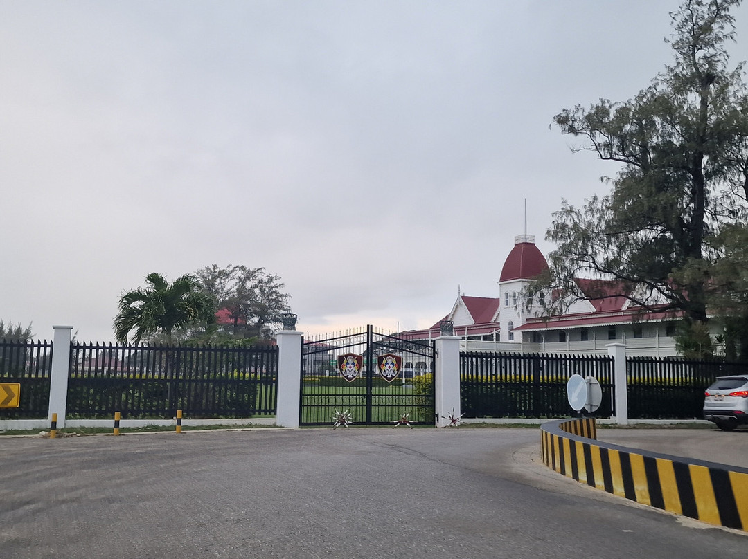 Royal Palace-努库阿洛法必去景点