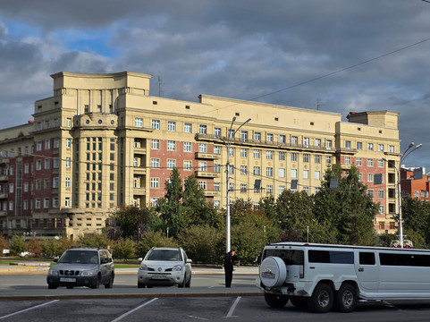 One Hundred Units House-新西伯利亚必去景点