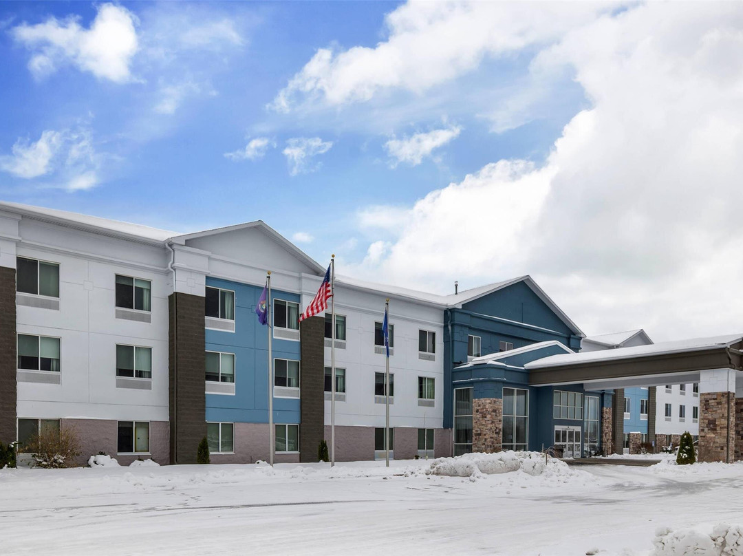 Peach Tree Inn & Suites