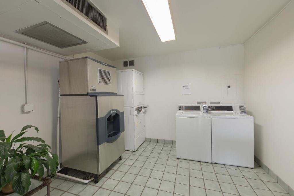 Shasta Vista Inn & Suites