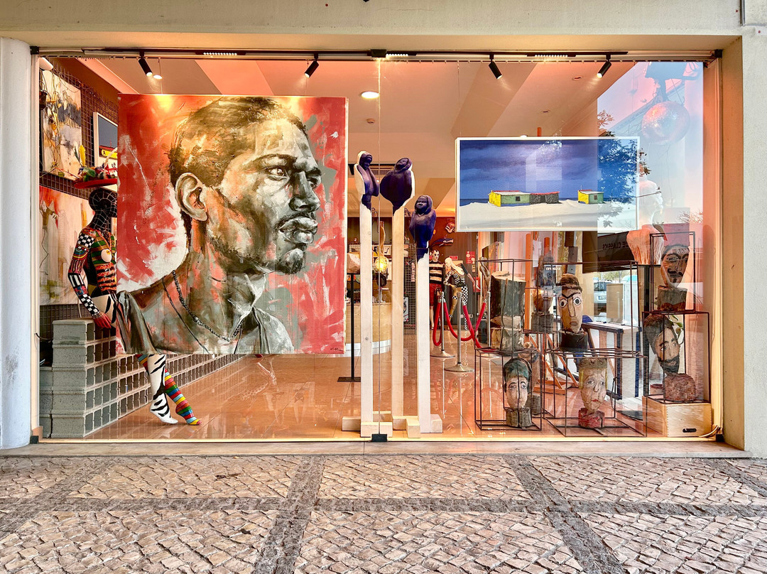 Lady in Red - Galeria de Arte-波尔蒂芒必去景点