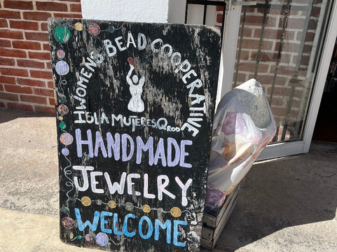 Women's Beading Cooperative-女人岛必去景点