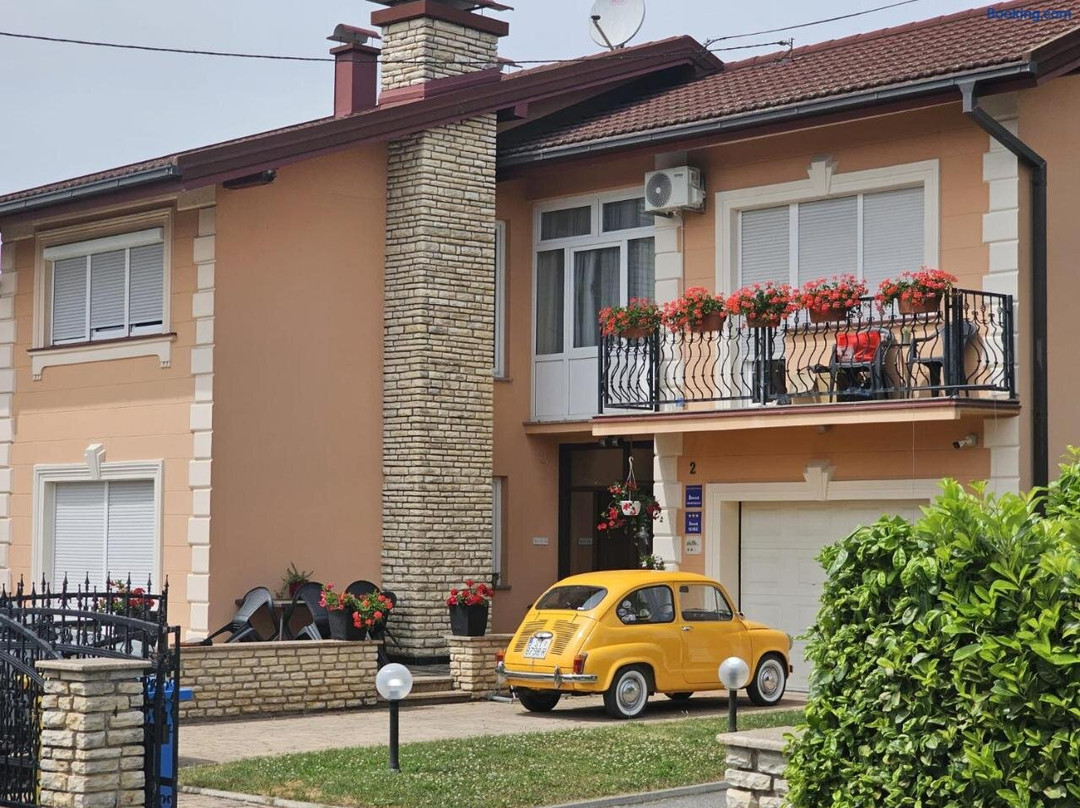 Apartmani I Sobe Kočiš