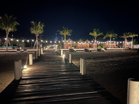 雨树海滩水疗度假酒店主图