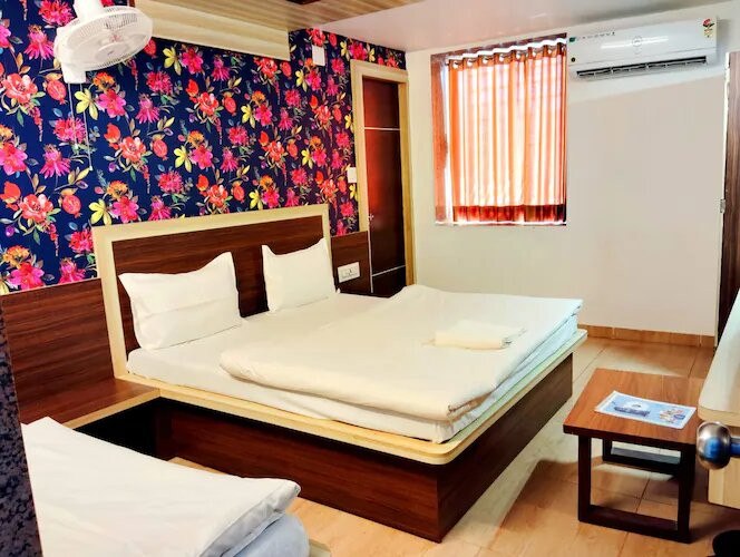 Hotel Candlewood & Restaurant