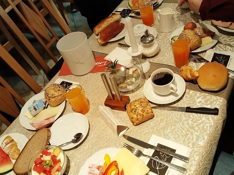 罗瑟威尔特酒店主图