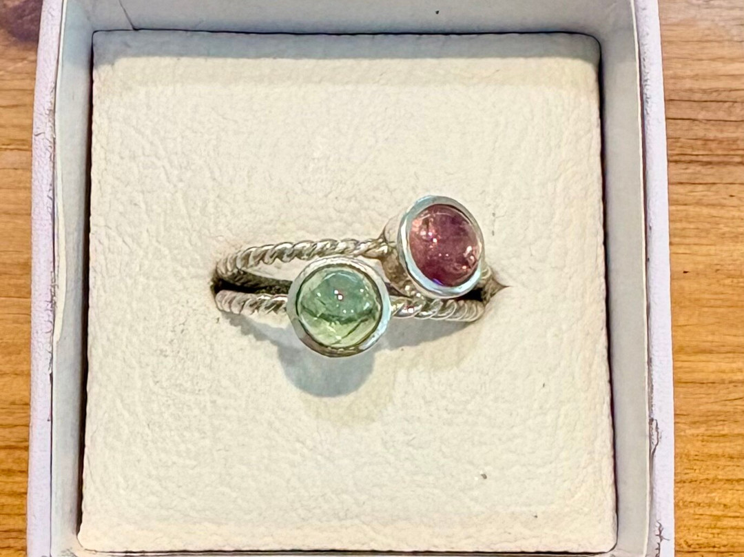 Sithma Gems & Jewellery-乌纳瓦图纳必去景点