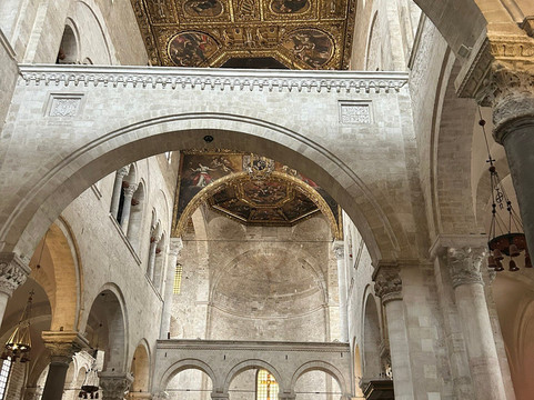 Puglialy-奥斯图尼必去景点