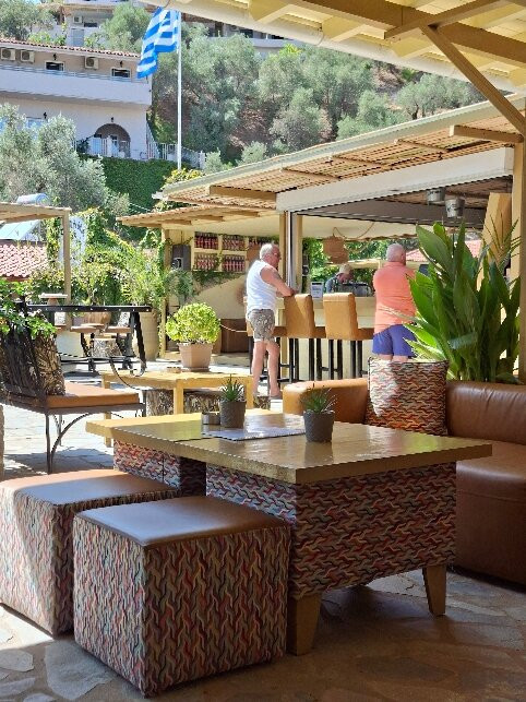 Iguana Pool Bar-Platanias必去景点