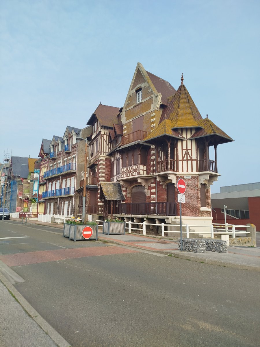 le saint yves-官方