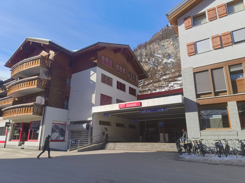 Bahnhofstrasse-策马特必去景点