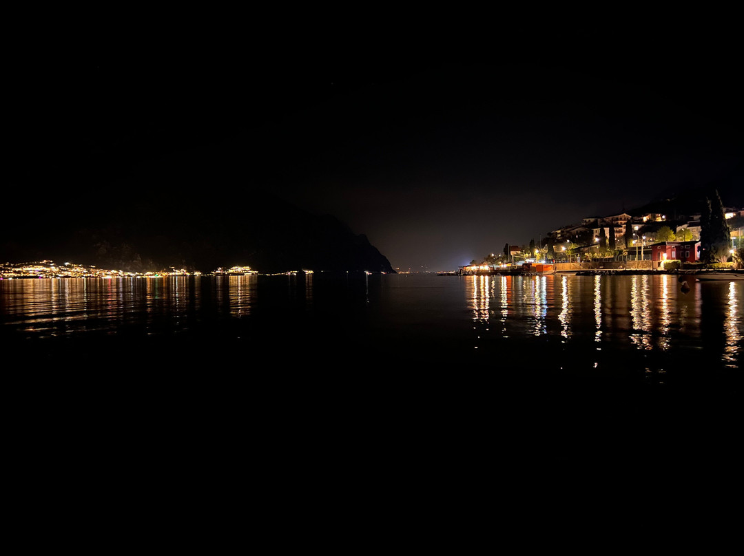 卡斯泰洛湖滨酒店主图