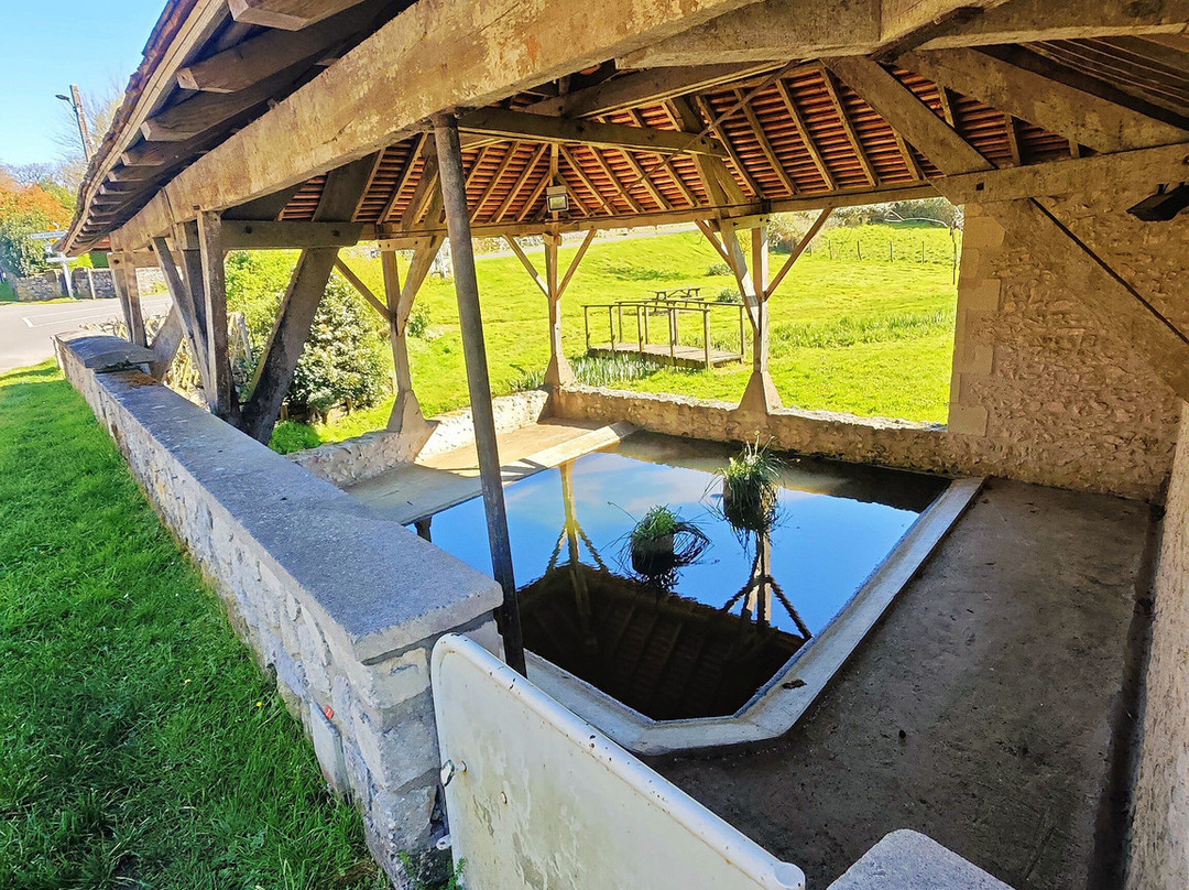 Lavoir communal-Leigne-les-Bois必去景点