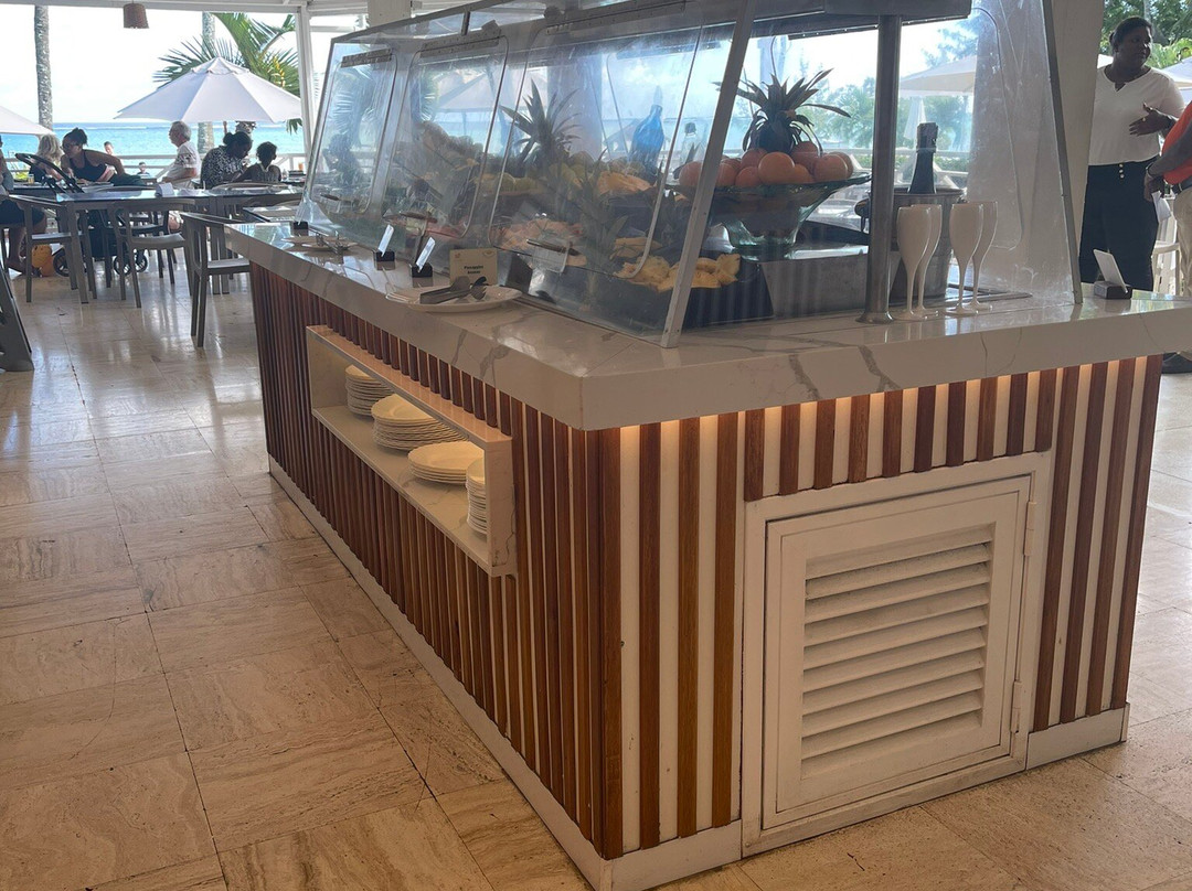 珊瑚海滨酒店主图