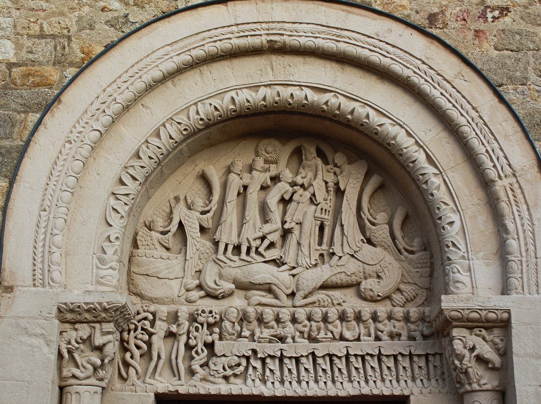 Eglise romane Sainte Marie-Madeleine-Neuilly-en-Donjon必去景点