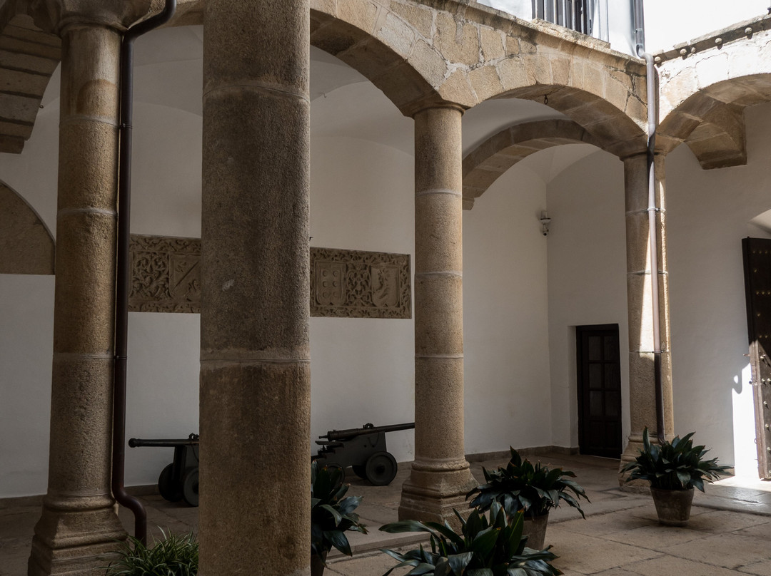 Palace de los Golfines de Abajo-卡塞雷斯必去景点