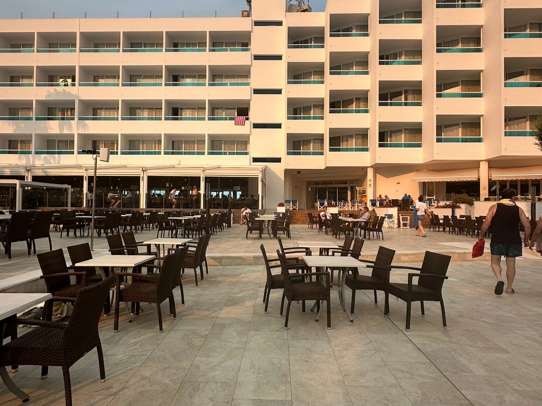 格洛布地中海酒店主图