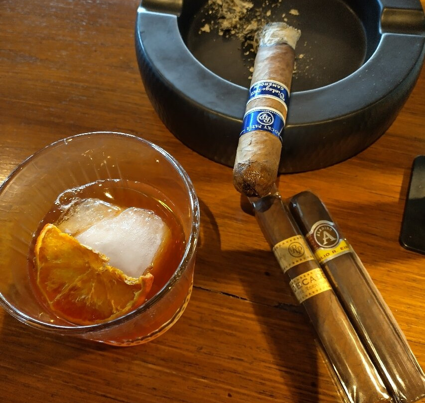 Cigar Lounge 33-Rhode-Saint-Genese必去景点