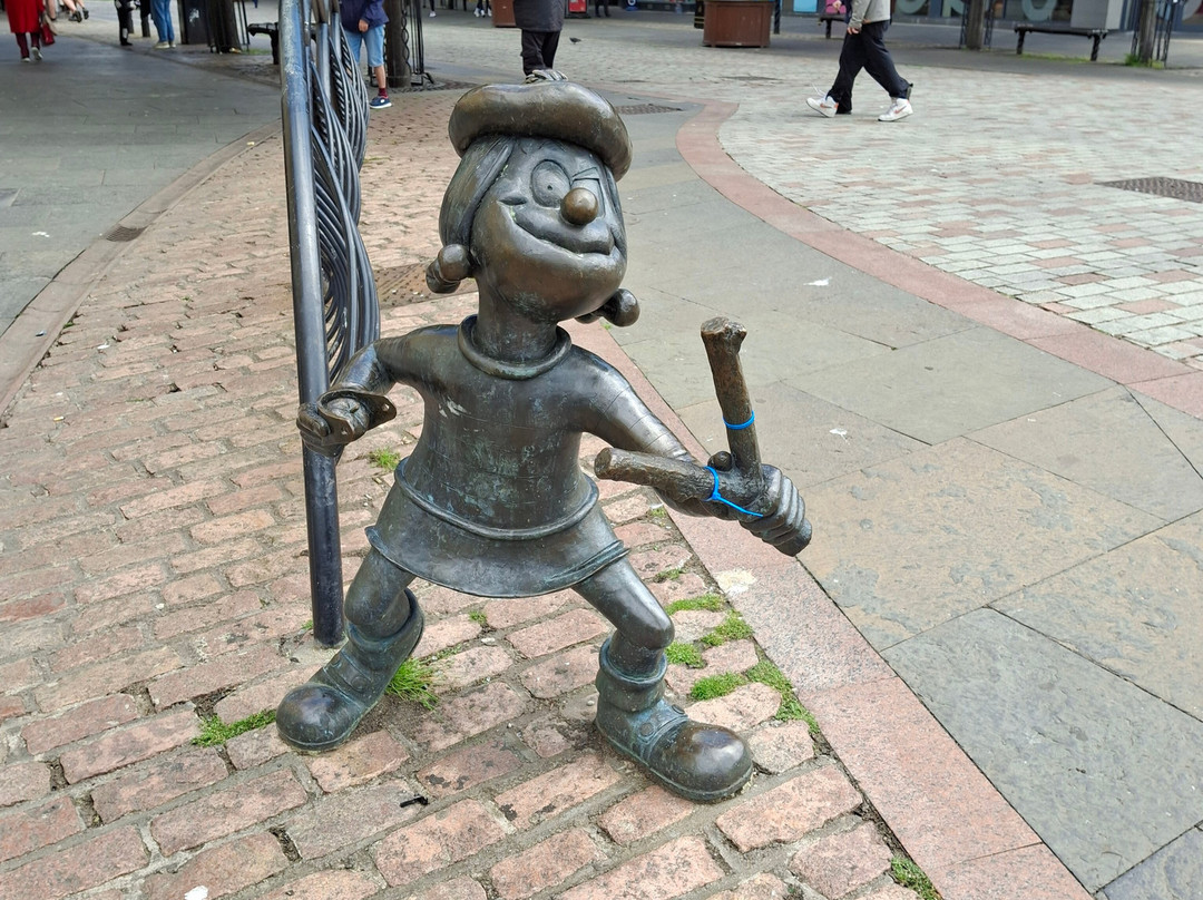 Minnie The Minx Statue-敦提必去景点