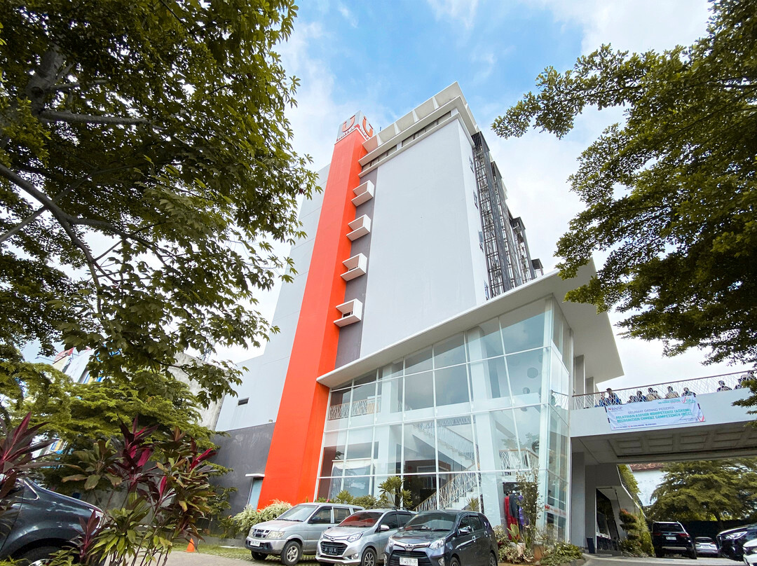 兰蓬都市风格酒店-阿扎纳精选主图