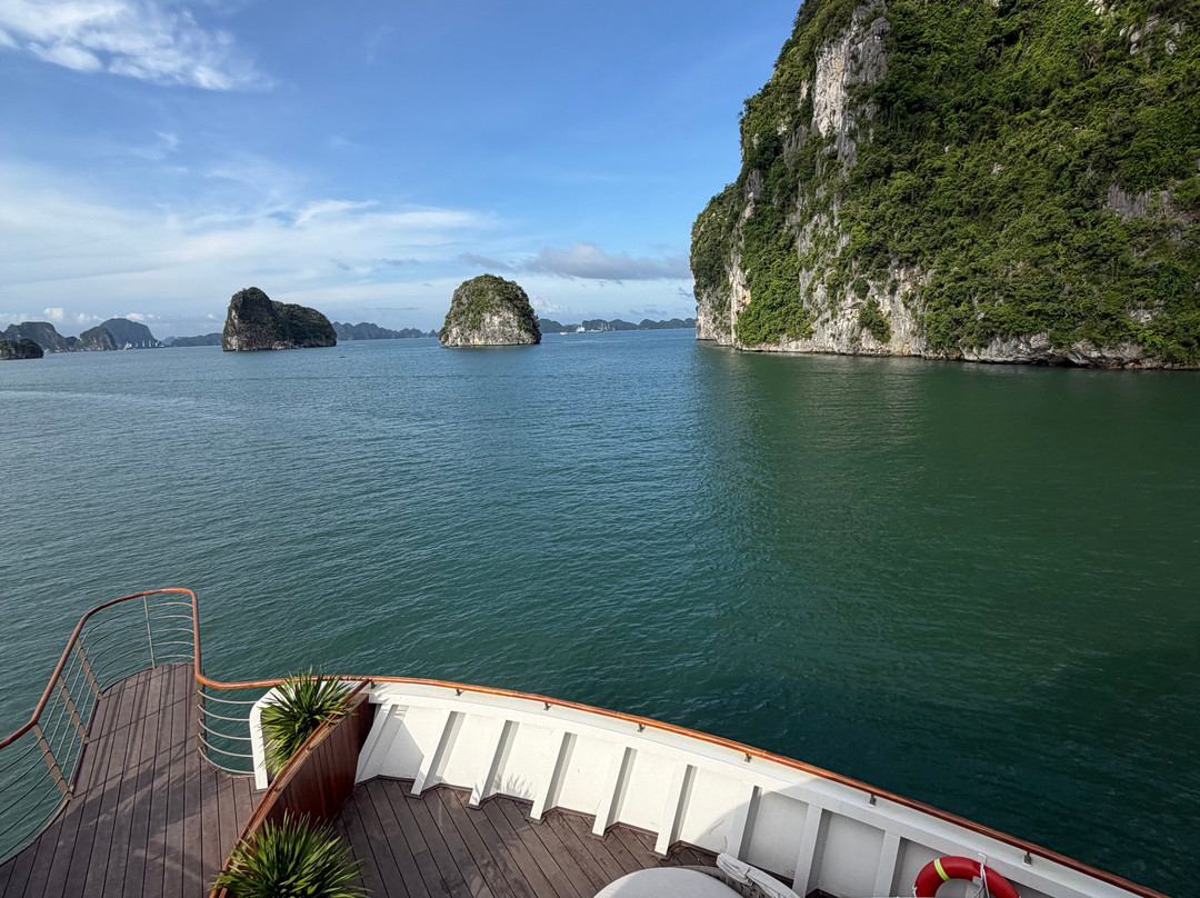 Bhaya Cruises-下龙湾必去景点