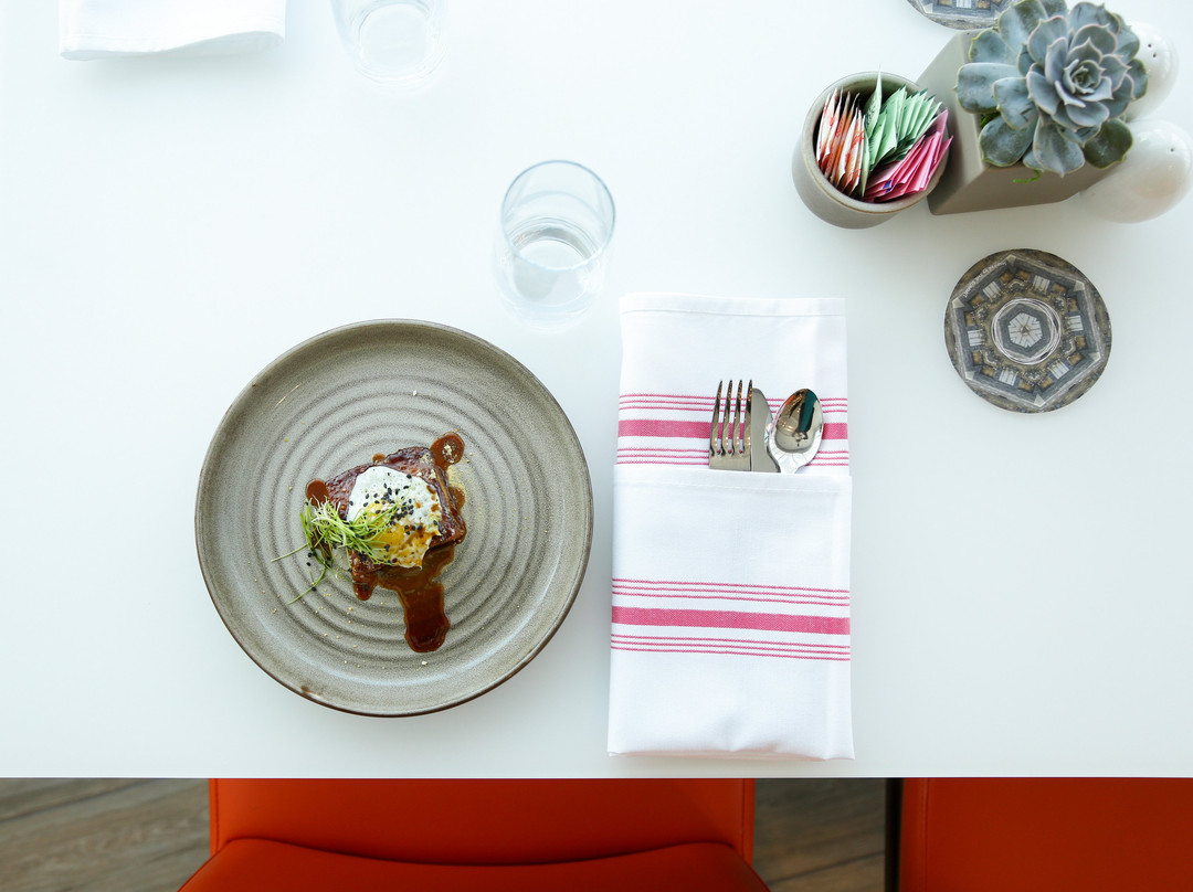 The Summit Hotel主图