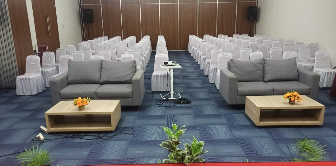 Front One Hotel Tulungagung主图