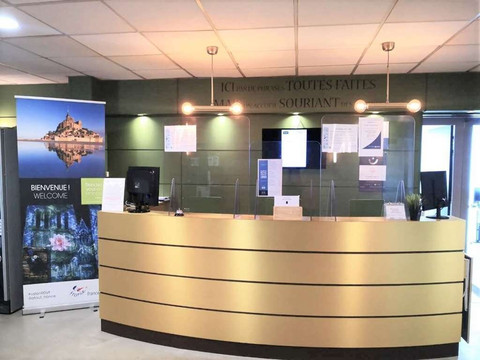 塞纳河畔大饭店主图