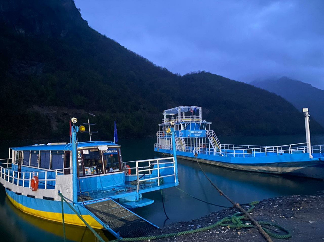 Komani Lake Ferry Berisha景点图片