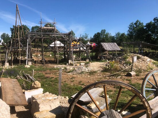 Chantier Médiéval de Montcornelles-Aranc必去景点