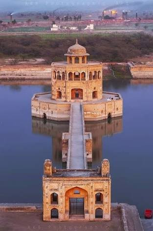 Gujranwala旅游景点-Hiran Minar Tomb