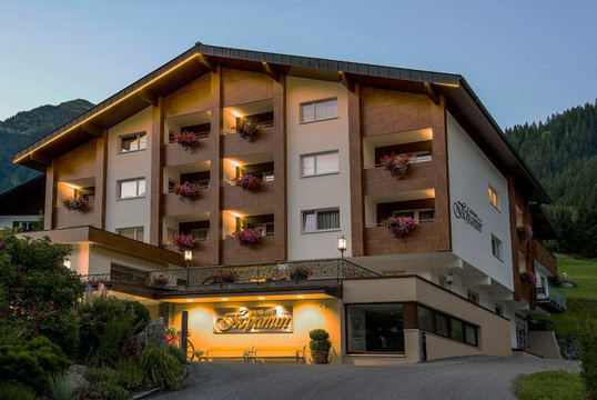 Aparthotel Tschanun主图