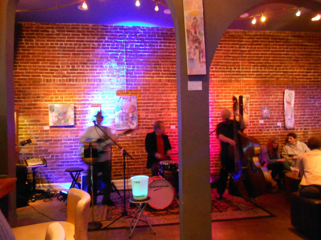 Space 39 Art Bar & Martini Lounge-迈尔斯堡必去景点