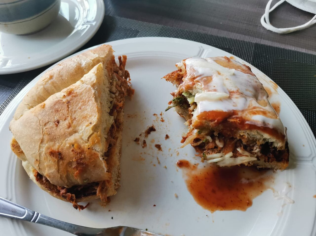 Tortas Ahogadas y Algo Más