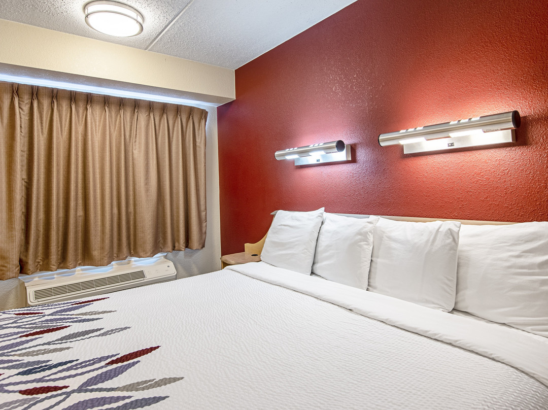 托莱多大学红屋顶酒店主图