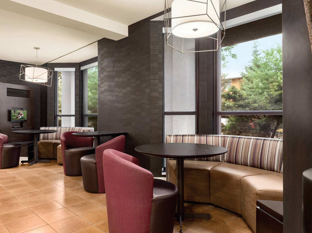 代顿北万豪万怡酒店主图