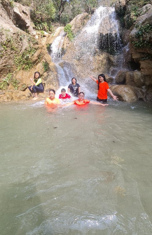 Neer Garh Waterfall景点图片