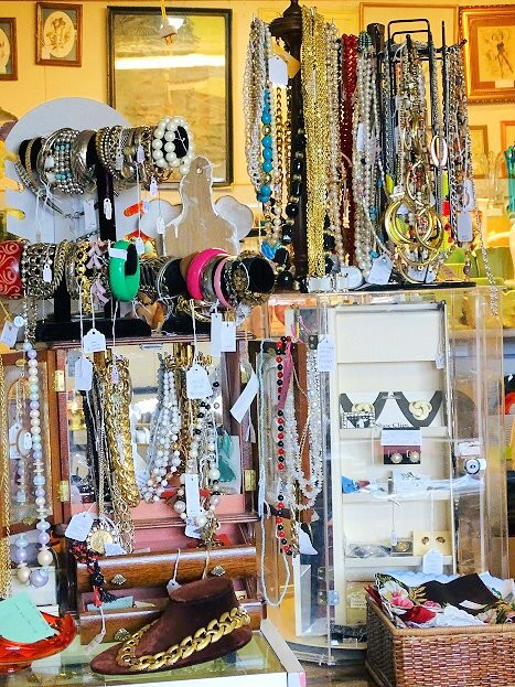 Sanders Antiques-摩根敦必去景点