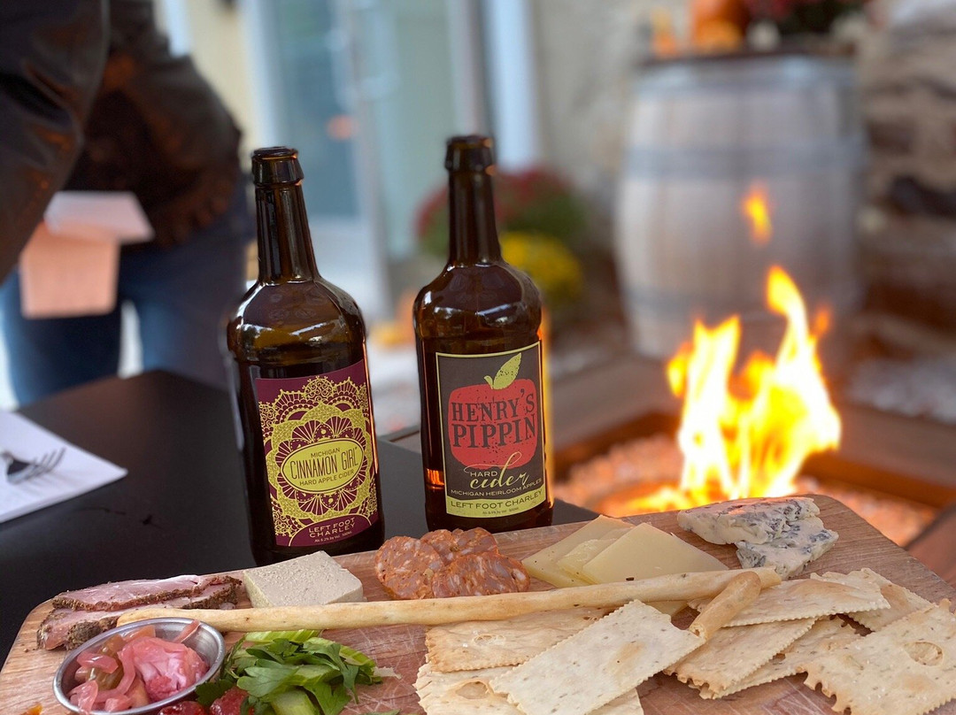 Left Foot Charley Winery-特拉弗斯城必去景点