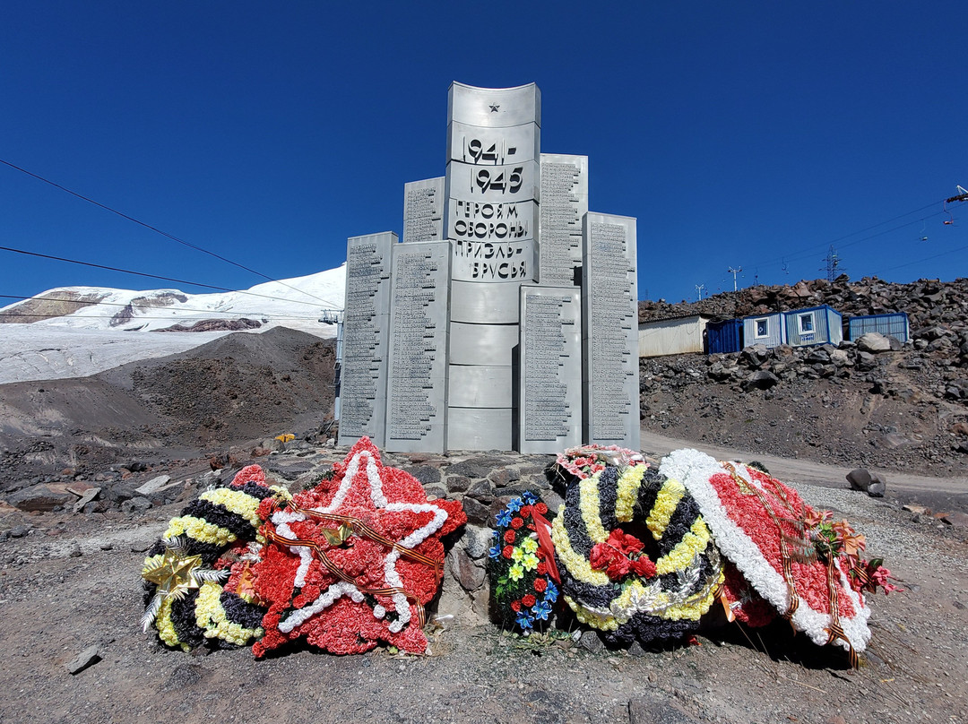 Monument to the Heroes of Defense of the Elbrus Region景点图片