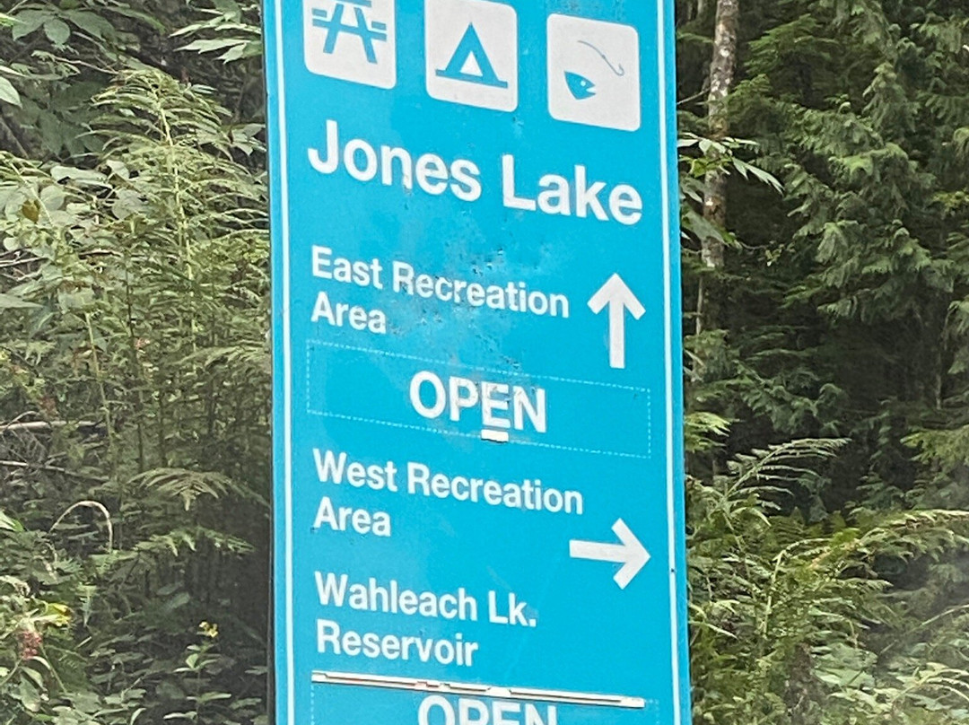 Jones Lake景点图片